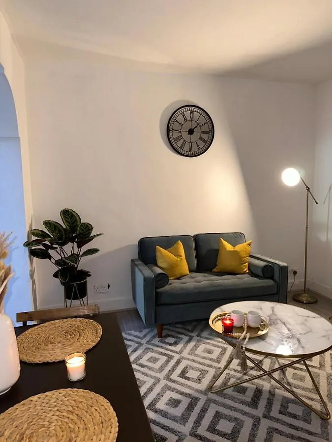 Artistic Two Bedroom Apartment Londres