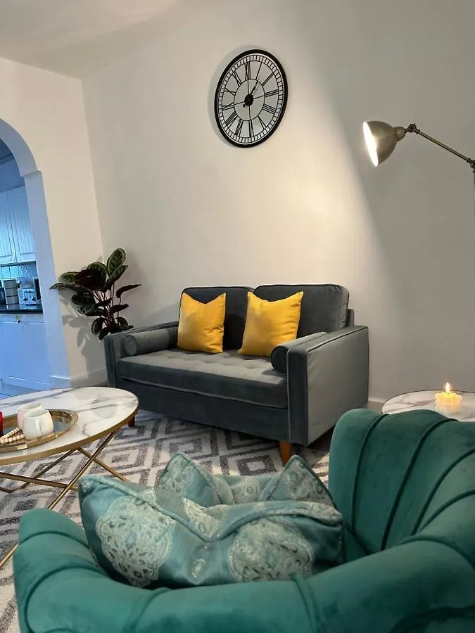 Artistic Two Bedroom Apartment Londres