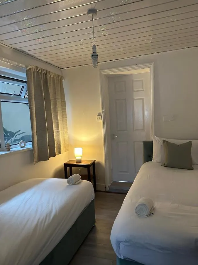Artistic Two Bedroom Apartment London