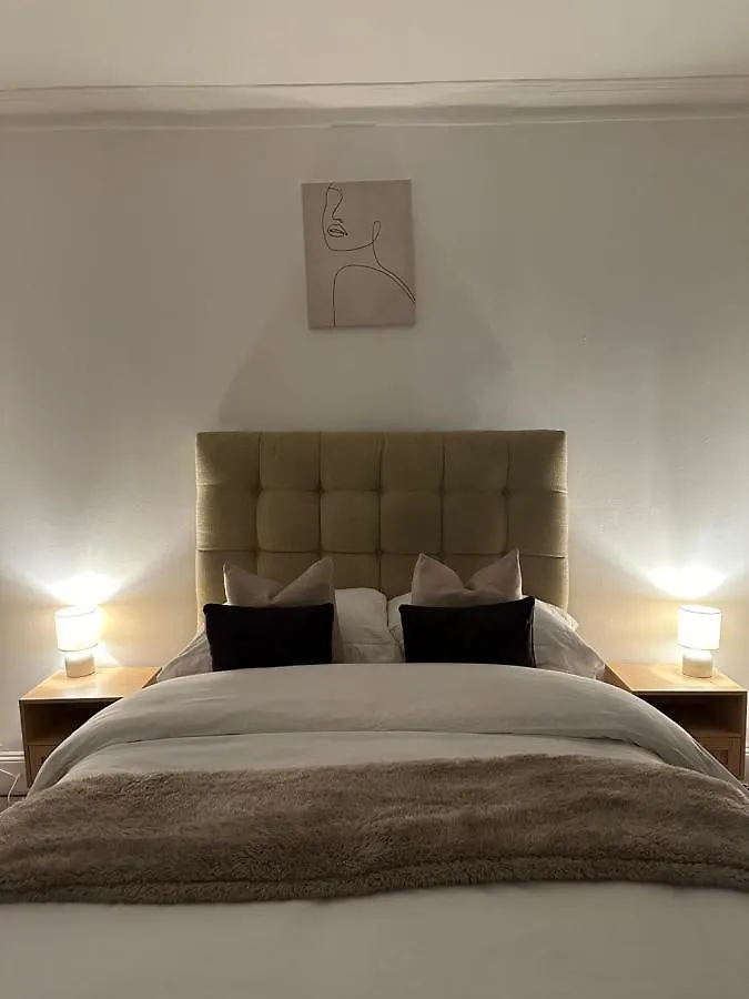 Artistic Two Bedroom Apartment London United Kingdom