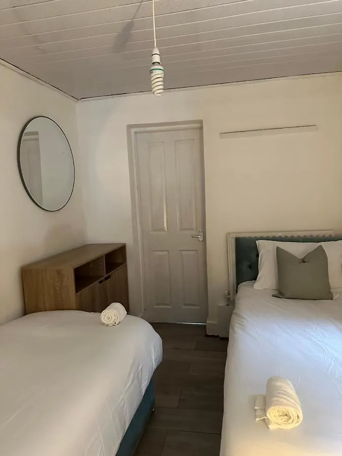 Artistic Two Bedroom Apartment London