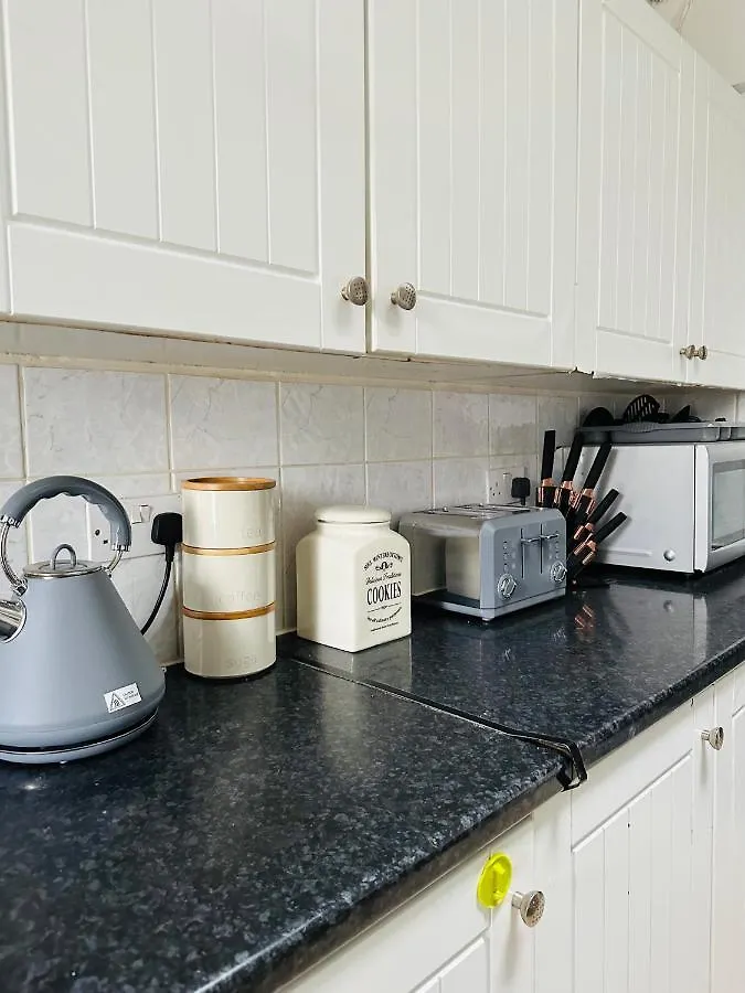 Artistic Two Bedroom Apartment London 0*,